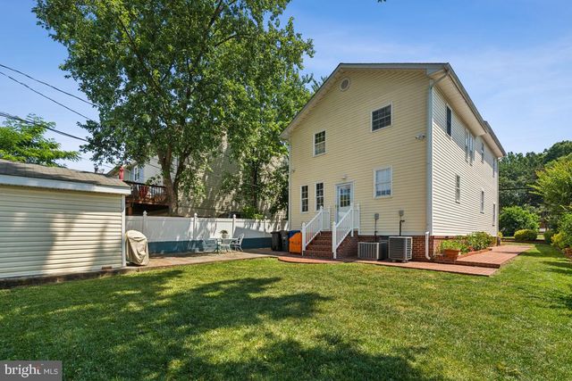 2034 S SHIRLINGTON RD, Arlington, VA 22204