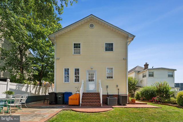 2034 S SHIRLINGTON RD, Arlington, VA 22204