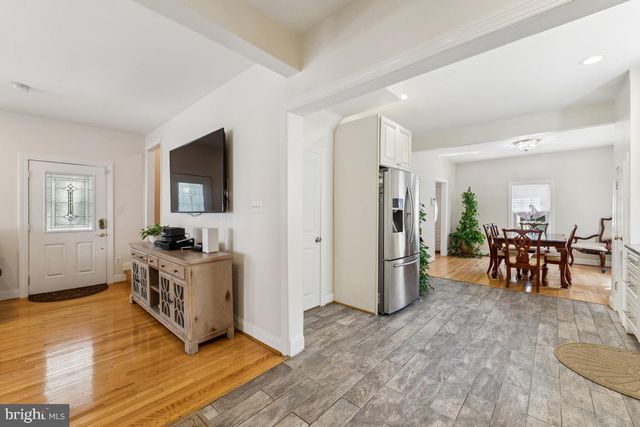 2034 S SHIRLINGTON RD, Arlington, VA 22204