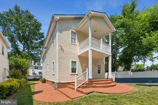 2034 S SHIRLINGTON RD, Arlington, VA 22204