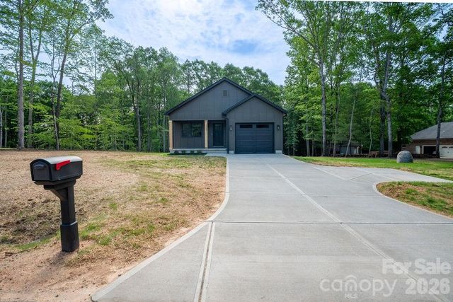 2424 Puetts Chapel Road, Bessemer City, NC 28016