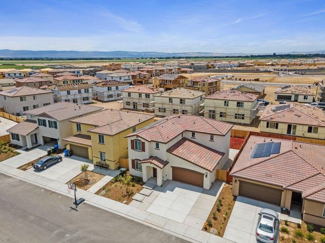 1863 Lateral Ave, Manteca, CA 95337