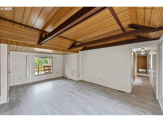 63541 Flower Rd, Coos Bay, OR 97420