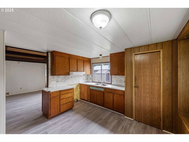 63541 Flower Rd, Coos Bay, OR 97420