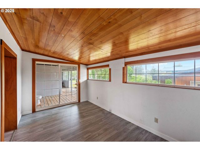 63541 Flower Rd, Coos Bay, OR 97420