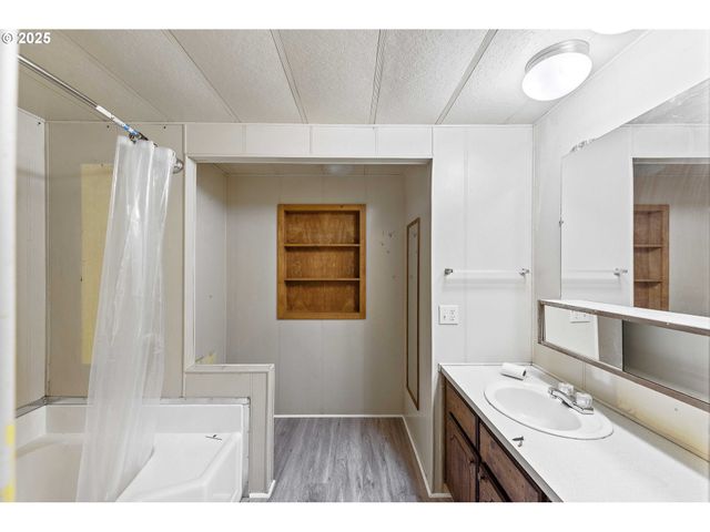 63541 Flower Rd, Coos Bay, OR 97420