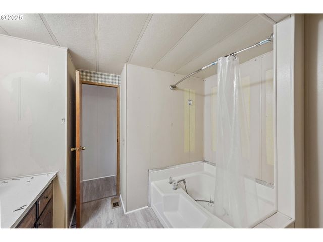 63541 Flower Rd, Coos Bay, OR 97420