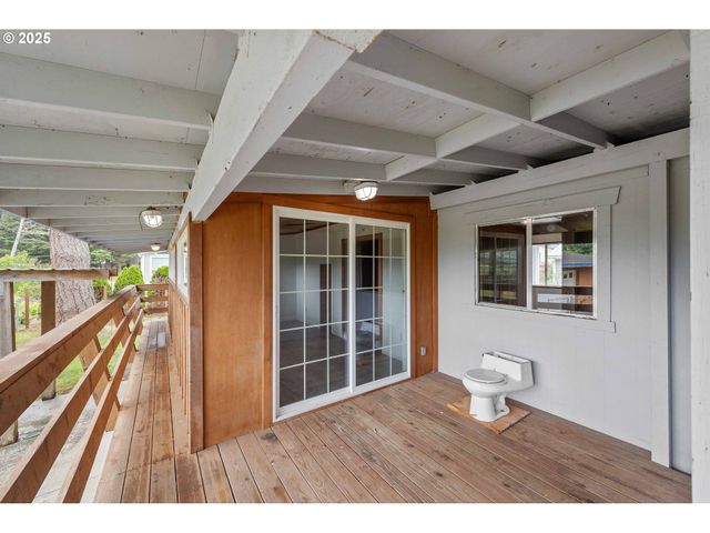 63541 Flower Rd, Coos Bay, OR 97420