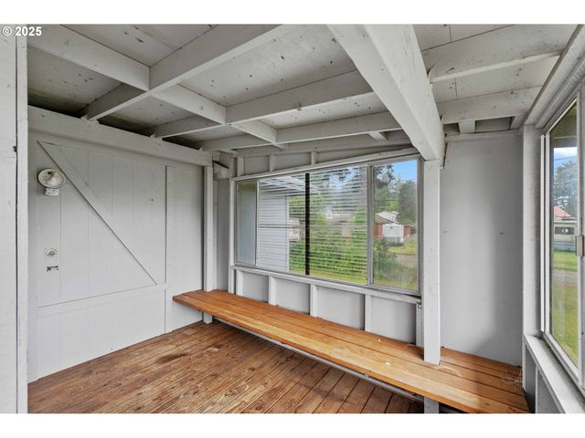 63541 Flower Rd, Coos Bay, OR 97420