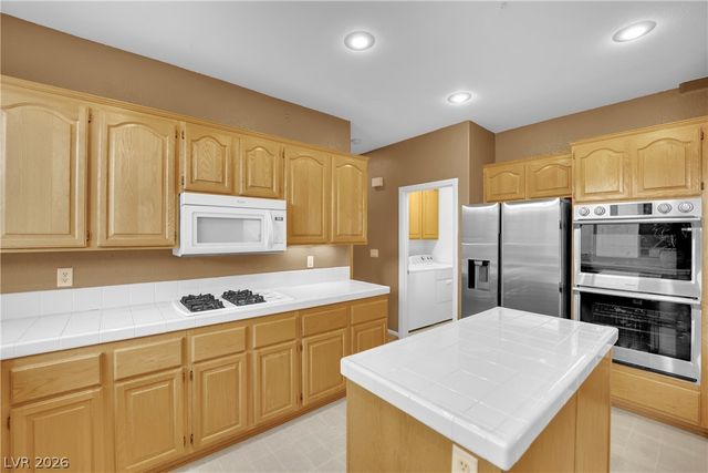 212 Belle Isle Court, Henderson, NV 89012