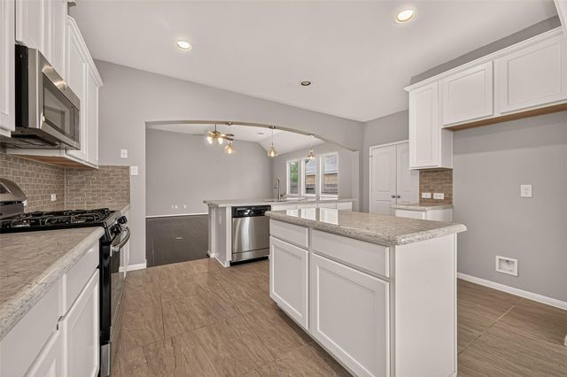18590 Legend Oaks Drive, Magnolia, TX 77355