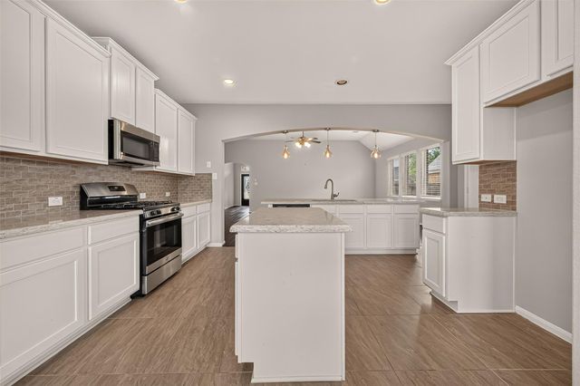 18590 Legend Oaks Drive, Magnolia, TX 77355