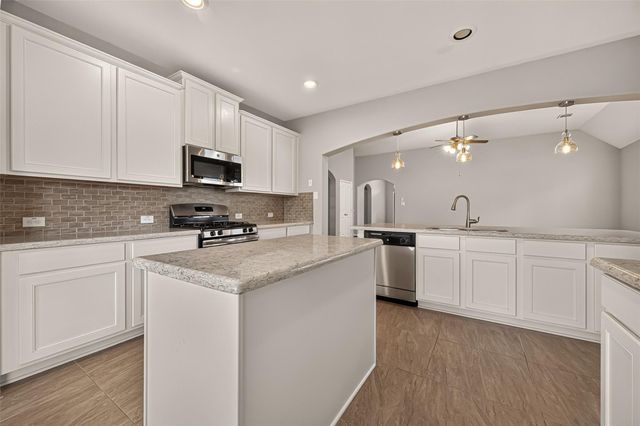 18590 Legend Oaks Drive, Magnolia, TX 77355