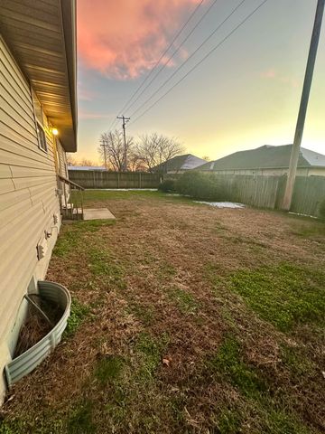 1117 N Andre Avenue, Republic, MO 65738