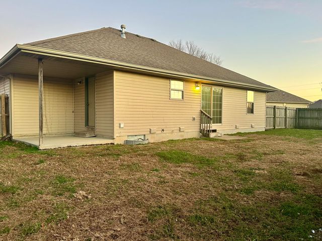 1117 N Andre Avenue, Republic, MO 65738