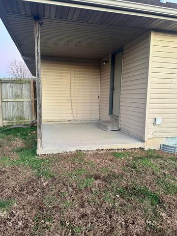 1117 N Andre Avenue, Republic, MO 65738