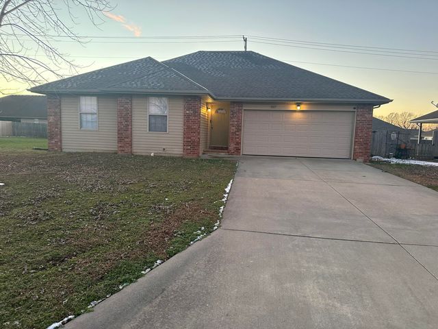 1117 N Andre Avenue, Republic, MO 65738