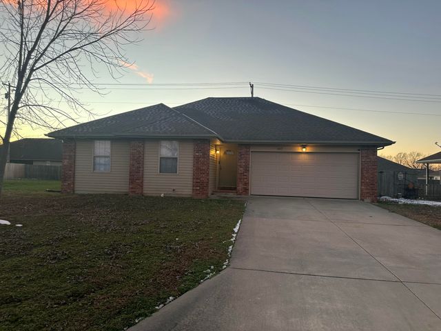 1117 N Andre Avenue, Republic, MO 65738