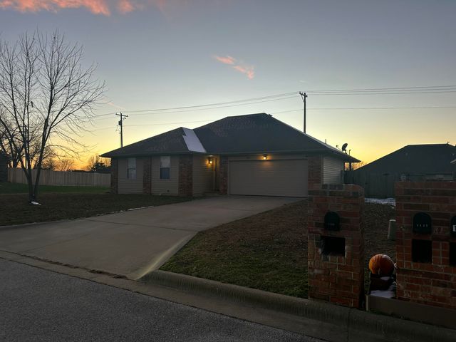 1117 N Andre Avenue, Republic, MO 65738