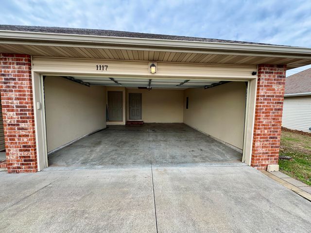 1117 N Andre Avenue, Republic, MO 65738