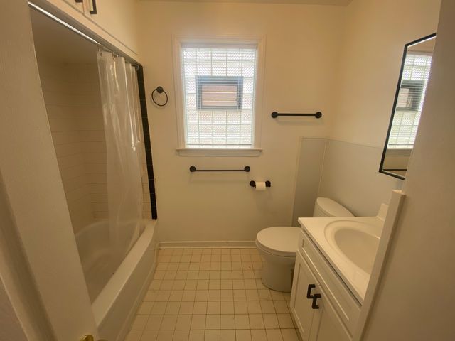 8227 Keating Avenue 1B, Skokie, IL 60076