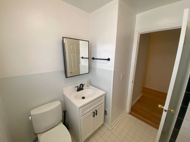 8227 Keating Avenue 1B, Skokie, IL 60076