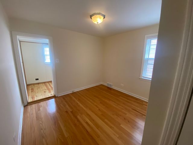 8227 Keating Avenue 1B, Skokie, IL 60076