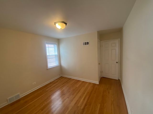 8227 Keating Avenue 1B, Skokie, IL 60076