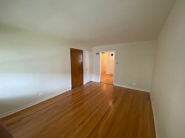 8227 Keating Avenue 1B, Skokie, IL 60076