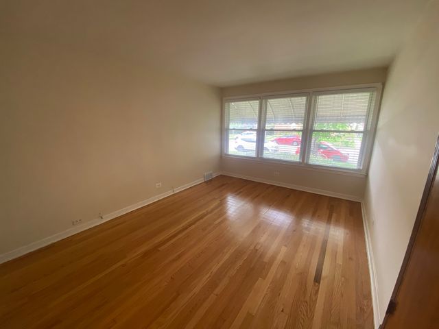 8227 Keating Avenue 1B, Skokie, IL 60076