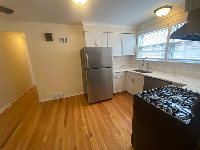 8227 Keating Avenue 1B, Skokie, IL 60076