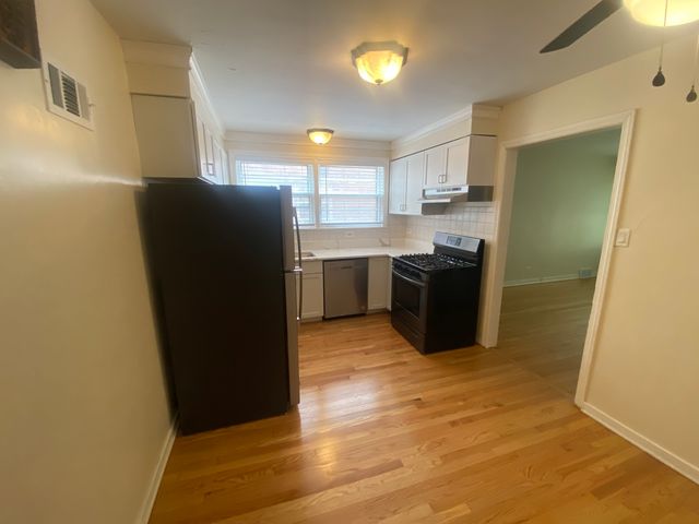 8227 Keating Avenue 1B, Skokie, IL 60076
