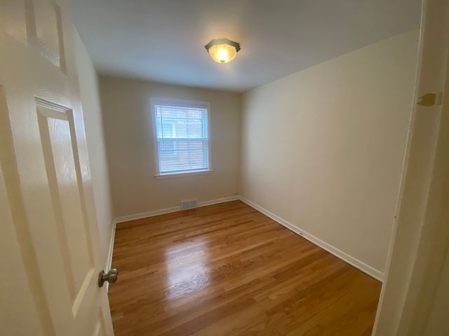 8227 Keating Avenue 1B, Skokie, IL 60076