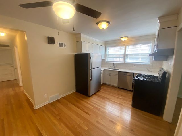 8227 Keating Avenue 1B, Skokie, IL 60076
