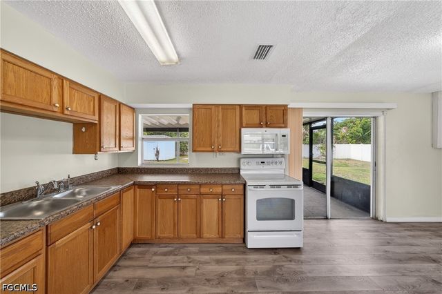 2254 9th TER, Lehigh Acres, FL 33936