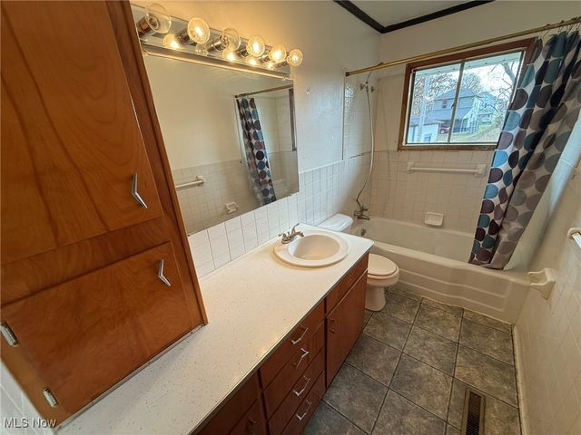 424 3rd Street NE, New Philadelphia, OH 44663