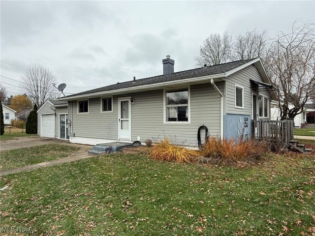 424 3rd Street NE, New Philadelphia, OH 44663