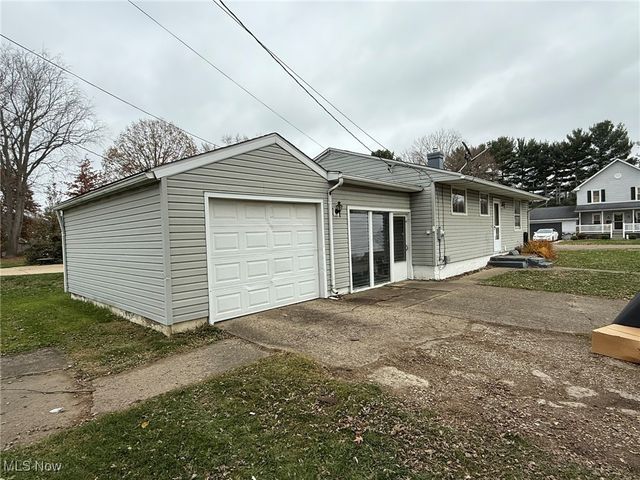 424 3rd Street NE, New Philadelphia, OH 44663