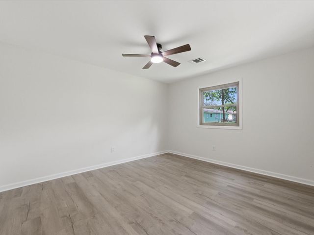 725 Lafayette Street, Hempstead, TX 77445