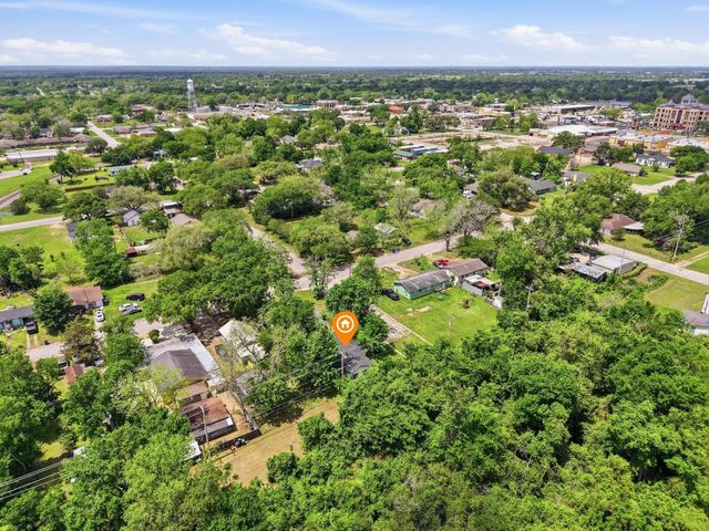 725 Lafayette Street, Hempstead, TX 77445