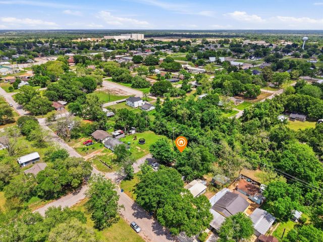725 Lafayette Street, Hempstead, TX 77445