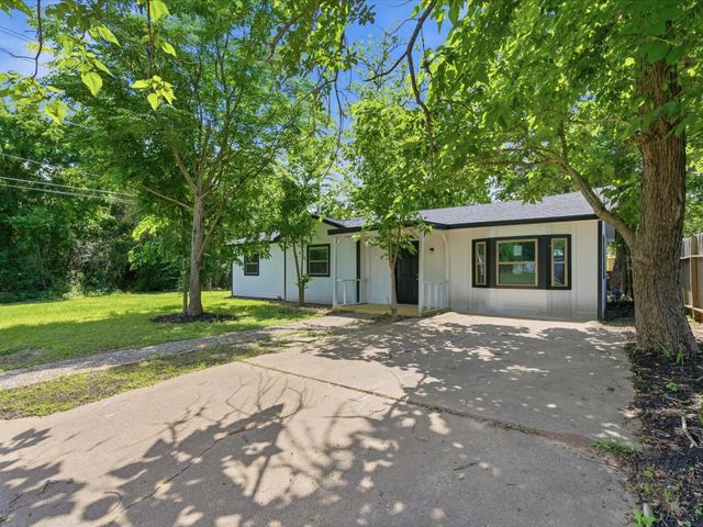 725 Lafayette Street, Hempstead, TX 77445