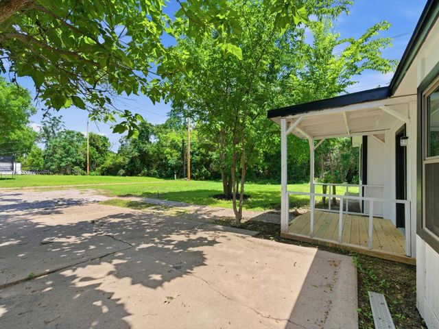 725 Lafayette Street, Hempstead, TX 77445