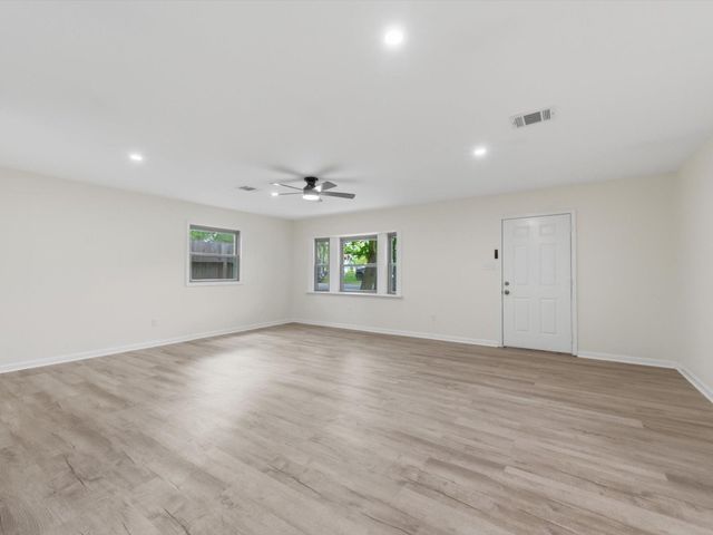 725 Lafayette Street, Hempstead, TX 77445