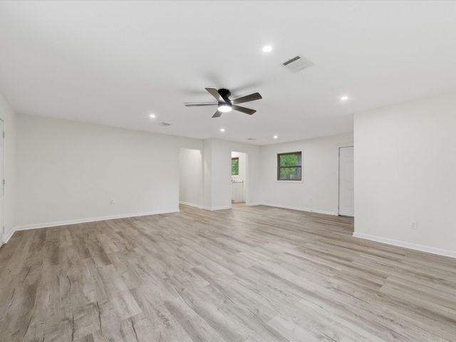 725 Lafayette Street, Hempstead, TX 77445