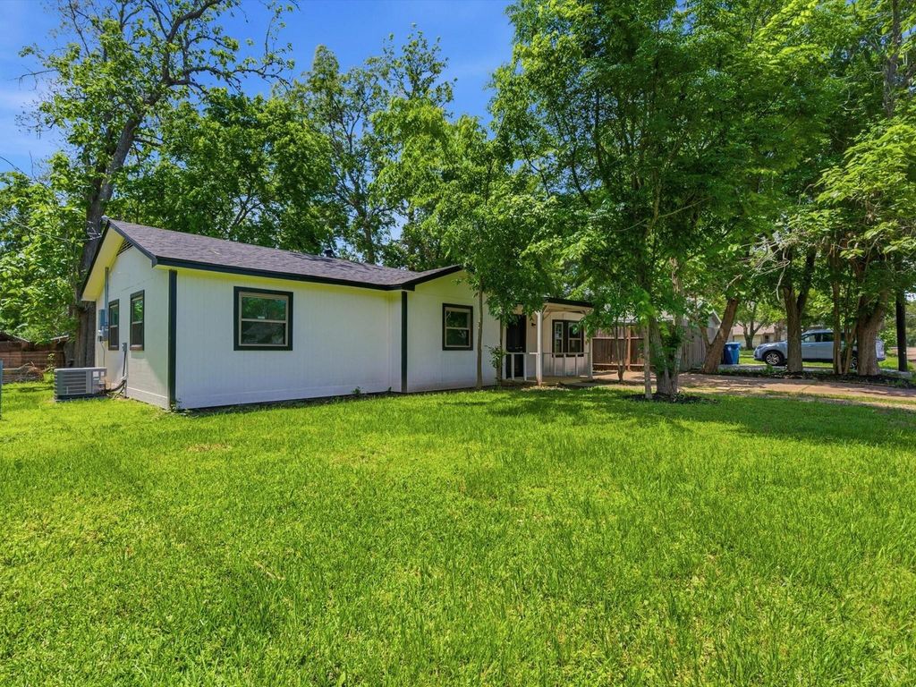 725 Lafayette Street, Hempstead, TX 77445