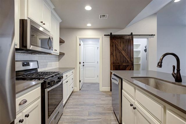 2421 Grapevine Drive, Midwest City, OK 73130