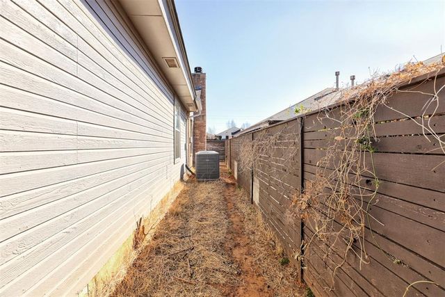 2421 Grapevine Drive, Midwest City, OK 73130