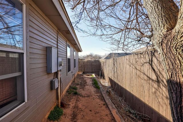 2421 Grapevine Drive, Midwest City, OK 73130