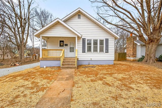 207 4th Street, Farmington, MO 63640
